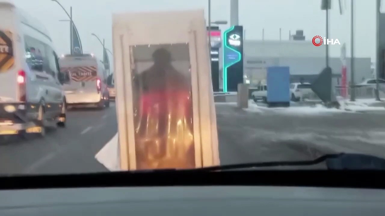Gören bir daha baktı