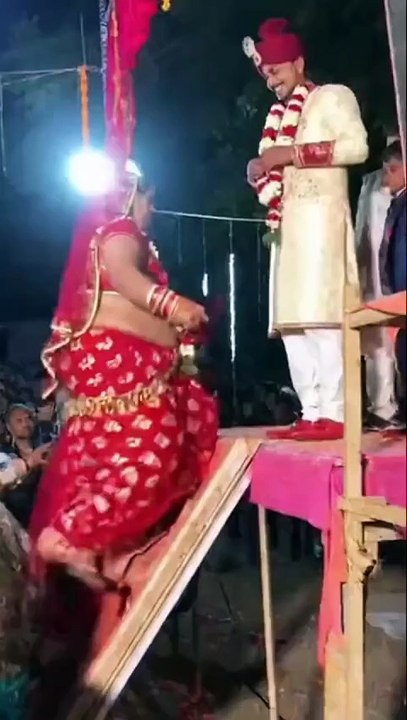 Quand la mariée fait une entrée fracassante