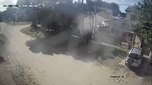 Así chocó la influencer mileísta Eugenia Rolón contra un poste