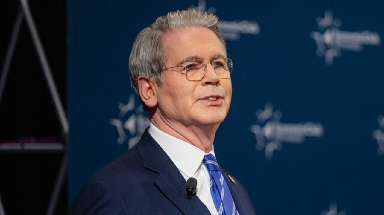 Bessent Expects Trump to Make Fed Chair Pick in January