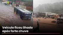Vídeo mostra passageiros em teto de ônibus após temporal alagar via e deixar veículo ilhado em SP