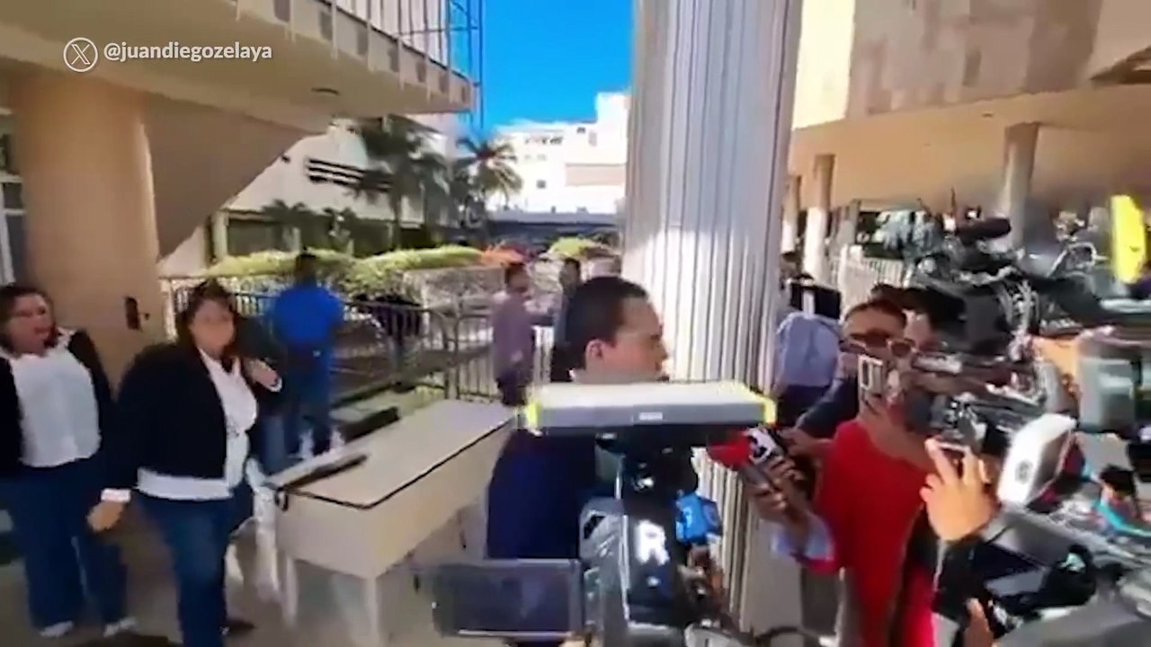 Momento exacto en el que lanzan explosivo a diputada de Honduras