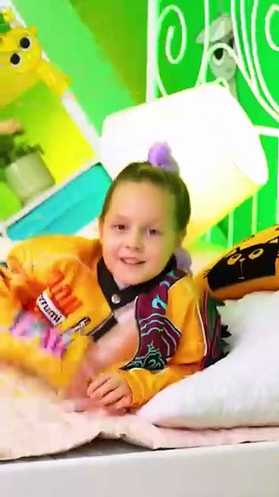 🎈😆 Bounce Into Fun 😍 DIY Balloon Ball Pit House from Cardboard