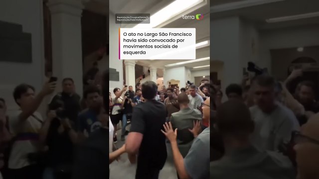 Empurra-empurra e agressões: ato da esquerda pelo 8/1 tem confusão com bolsonaristas na USP #shorts