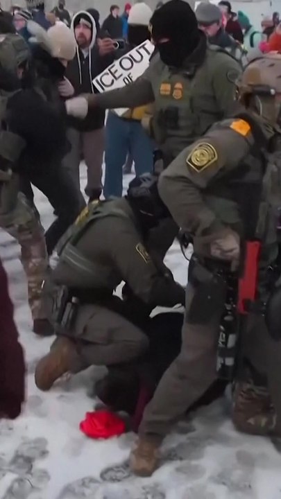 ICE shooting sparks clash with protesters outside Minneapolis court