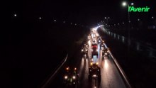 Impressionnante colonne de tracteurs en route vers Courrière