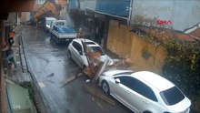 İstanbul’da fırtınada çatıların uçtuğu anlar kamerada; ölümden koşarak kurtuldu