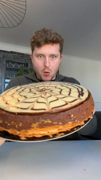 Galette des rois de Christophe Michalak 😍✨Une galette des rois façon mille-feuille, avec ganache chocolat et pépites de chocolat, inspirée du dessert mythique 🍫✨Bon… j’ai pas eu ma couronne 👑Le roi ne sera donc pas consacré 😂