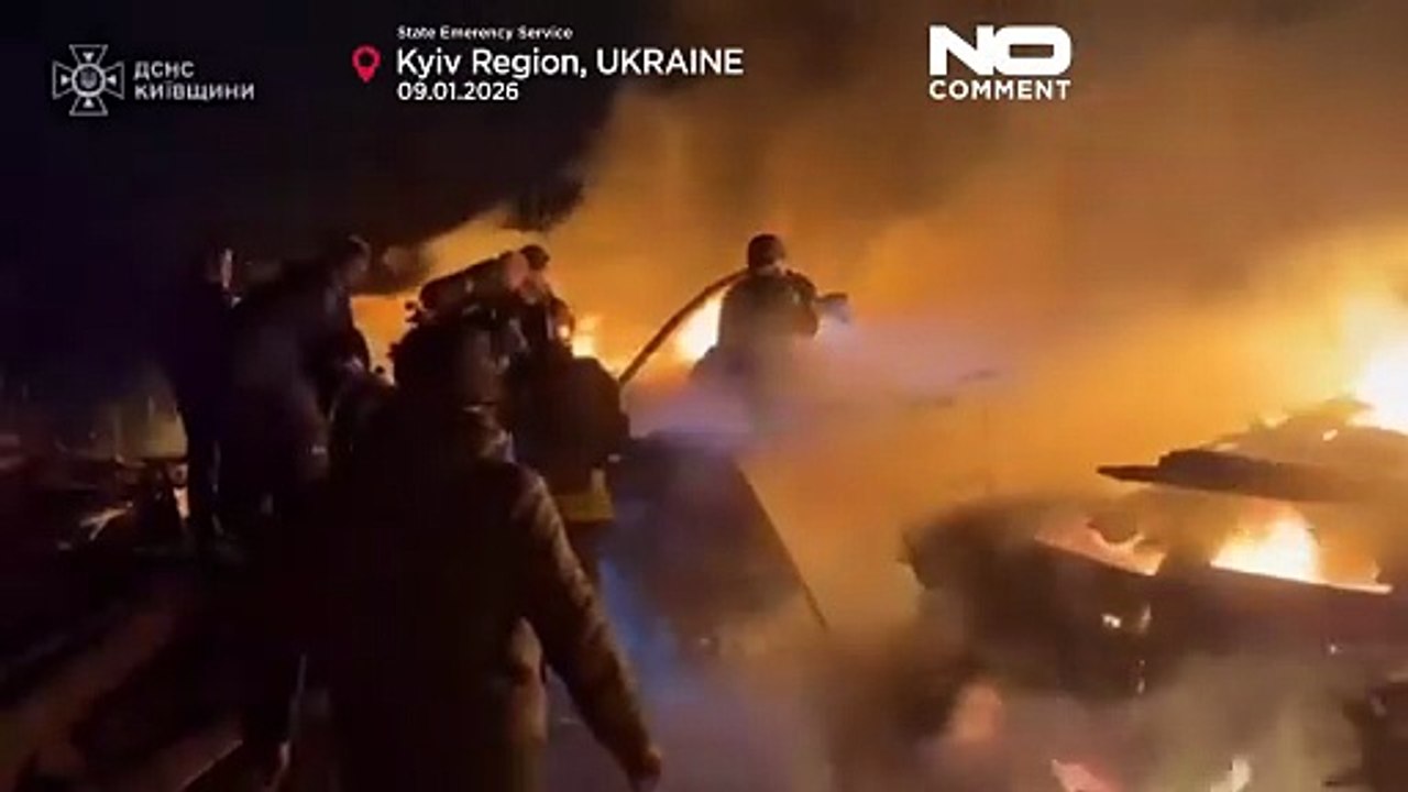 Rússia bombardeia edifícios residenciais em Kiev e faz pelo menos quatro mortos