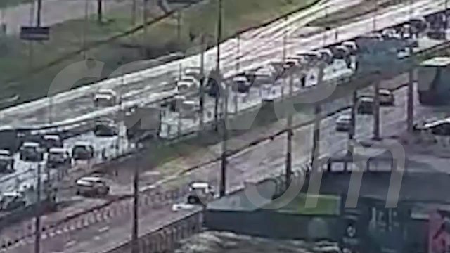 Câmera da CATVE flagra como aconteceu acidente com viatura da PM em Cascavel