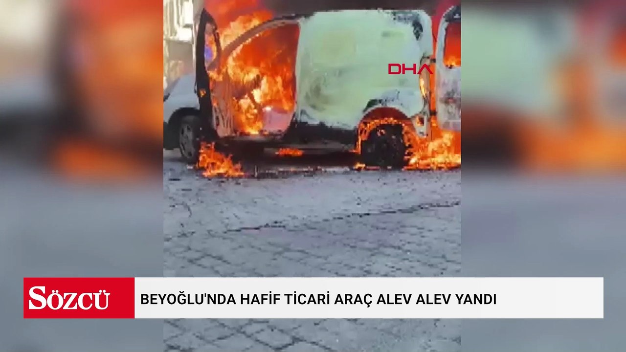 Beyoğlu'nda hafif ticari araç alev alev yandı