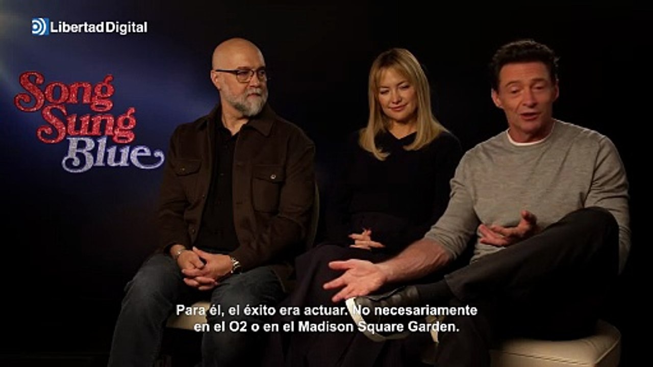 Hugh Jackman y Kate Hudson reviven la historia de los imitadores de Neil Diamond en Song Sung Blue