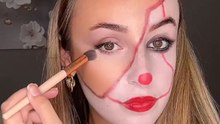 Gifted artist shares an easy-to-follow Pennywise makeup tutorial