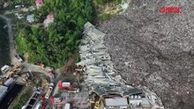 Filippine, un'impressionante valanga di rifiuti sommerge alcuni lavoratori di una discarica