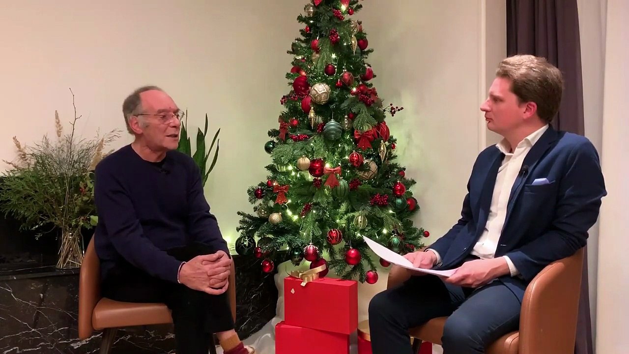 2022 – Johnny Hallyday – 26 décembre : Chaîne YouTube Nicolas Dewayens, Jacques Rouveyrollis “Raymond Devos et Johnny Hallyday étaient très amis”