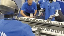 CES 2026 a Las Vegas: due robot suonano un Notturno di Chopin per il pubblico (umano)