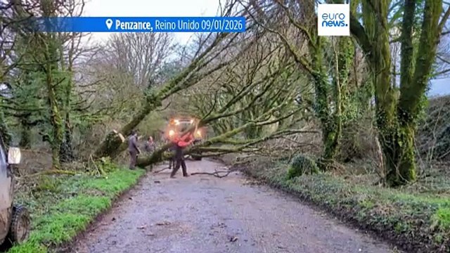 Tempestade Goretti continua a causar caos nas viagens e cortes de energia no norte da Europa