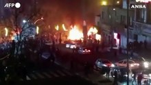 Tredicesimo giorno di proteste in Iran, ancora violenza per le strade