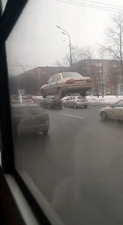 Russia: A Flying Car Caught on Camera in Traffic