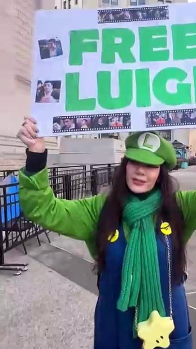 Luigi Mangione supporters line up outside the courthouse in lower Manhattan on Jan. 9