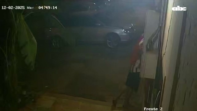 Así un solitario ladrón entra a robar en dos apartamentos mientras los dueños dormían