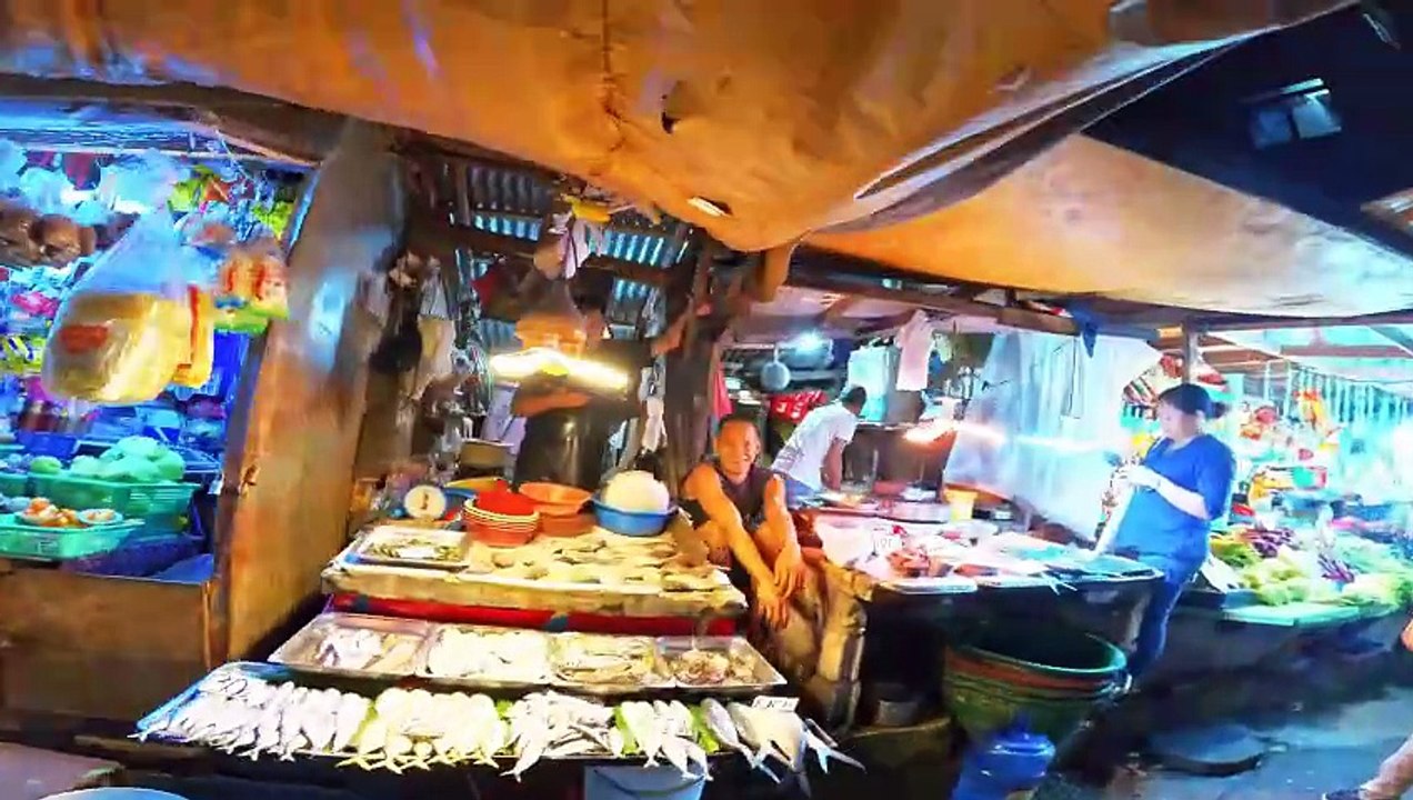 The Bustling Zapanta Street in Manila City in the Philippines