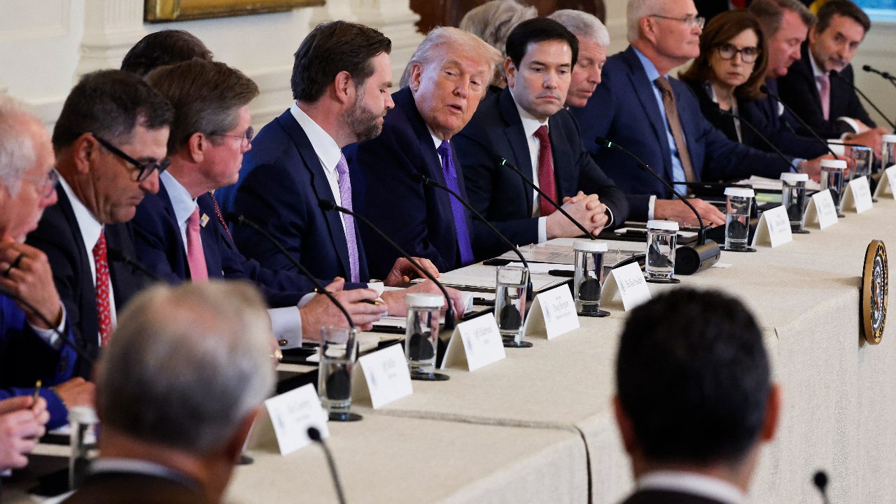 Trump se reunió con ejecutivos de compañías petroleras y advirtió que EE. UU. escogerá las que pueden operar en Venezuela