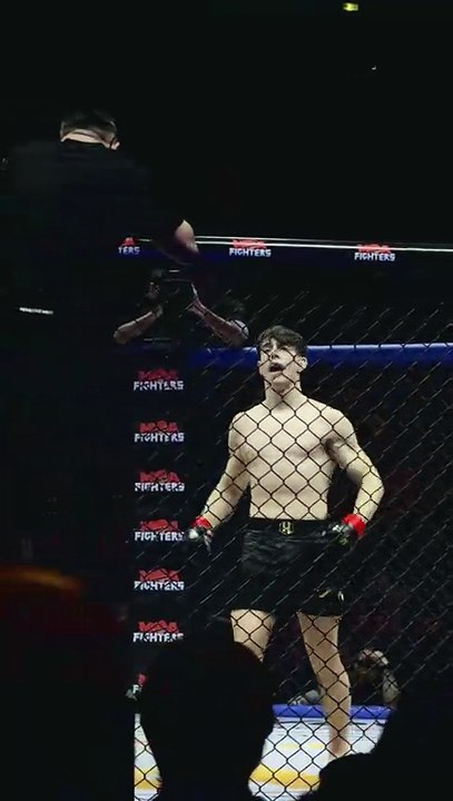 Paul Dena signe une troisième victoire par K.-O. pour ses débuts et s’invite dans la course à la ceinture d’Hexagone MMA - MMA - Hexagone
