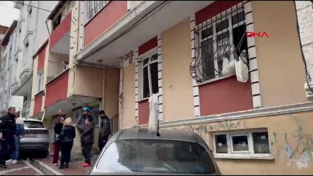 Esenyurt'ta 4 katlı binanın giriş katındaki dairede patlama
