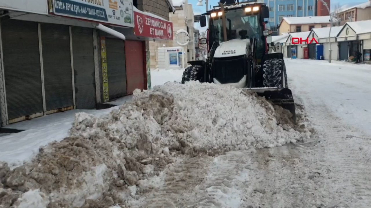 Van'da 405 yerleşim yerinin yolu ulaşıma kapandı