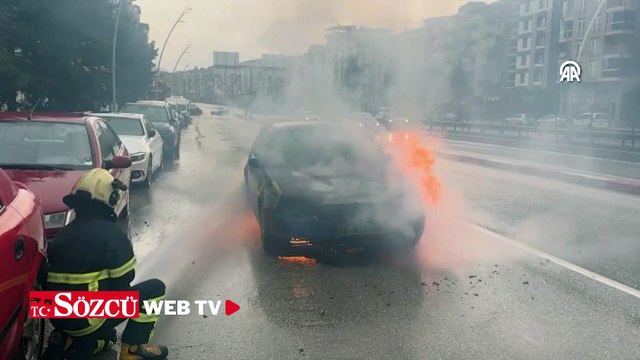 Uşak'ta seyir halindeki otomobilde çıkan yangın söndürüldü