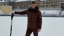 Piqué, pala en mano para quitar 28cm de nieve del campo del Andorra