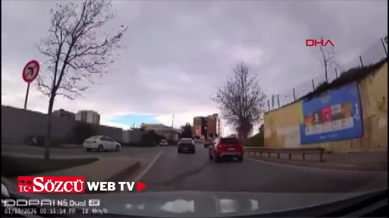 Pendik'te yol verme kavgasında araca defalarca tekme attı; kavga kamerada