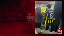 Ali Koç'un oğlu Kerim Rahmi Koç, karşılaşmayı Mert Hakan Yandaş formasıyla tribünden takip ediyor.