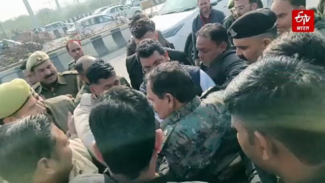 यूपी बॉर्डर पर चंद्रशेखर आजाद और पुलिस में भिड़ंत: अफसर ने मेरठ जाने से रोका तो बोले- हाथ मत लगा