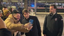 VIDEO / Vigilia Inter-Napoli, gli azzurri arrivano nel ritiro di Milano: Conte saluta i tifosi