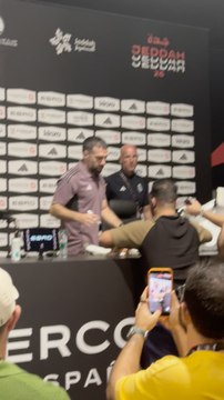 El detalle de Carvajal con unos periodistas tras la rueda de prensa