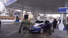 Crowd Forces ICE to Flee Gas Station in Minneapolis — Shocking Confrontation