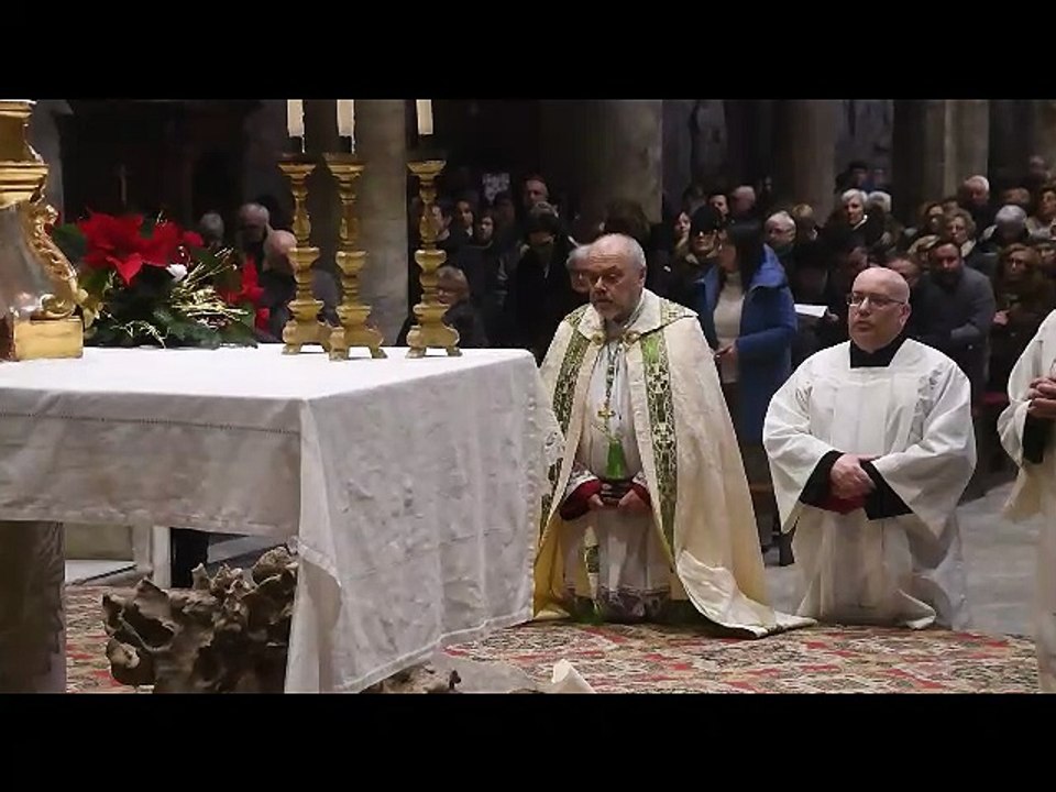Carrara, la preghiera in Duomo dopo il furto sacrilego
