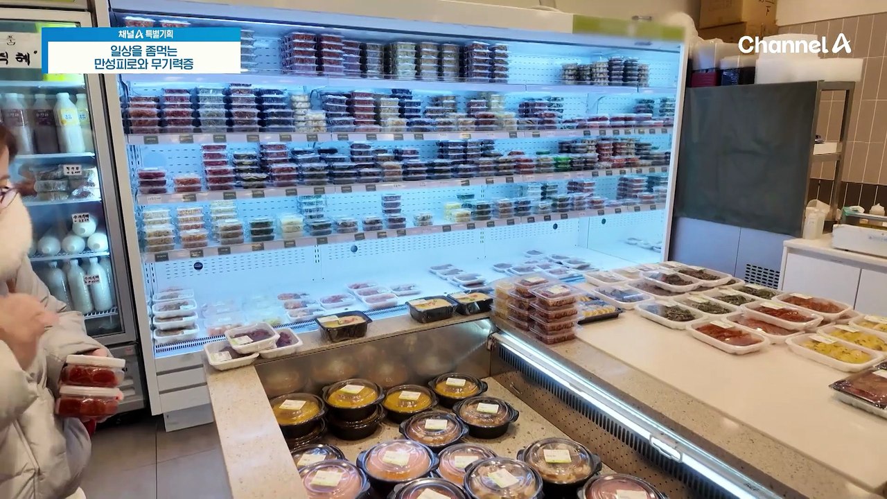 입맛이 없을 땐 짠 음식이 당긴다! 젓갈과 컵밥으로 한 끼를?! 간편식이 주식이 되어버린 일상!