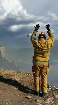 Desde el aire | Helicópteros platenses combaten el fuego en la Patagonia