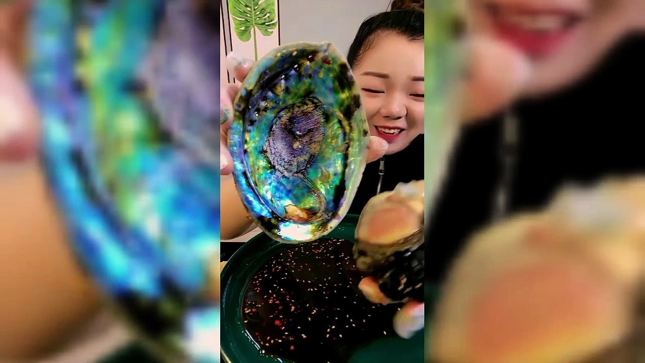 Chinese Food Eating Vlog | Street Style Noodles, Momos & Fruits 🥑🥝 | Tasty Food Vibes 😋