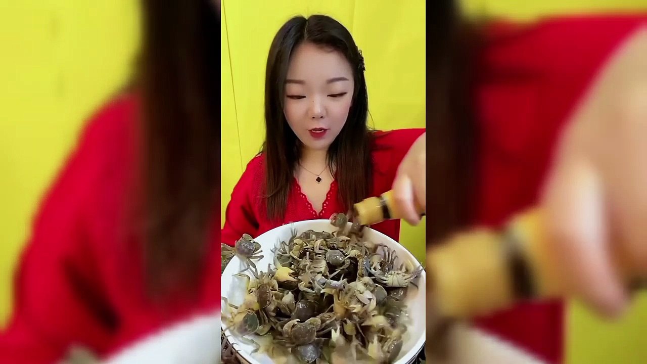 Girl Chinese Food Eating Vlog | Street Style Noodles, Momos & Fruits 🥑🥝 | Tasty Food Vibes 😋 #Tags: #chinesefood #eatingvlog #foodvlog #streetfood #girlvlog #noodles #momos #healthyfood #foodlover #shortvideo