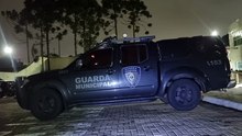 Motorista colide contra carro estacionado e tem veículo apreendido no Bairro Claudete