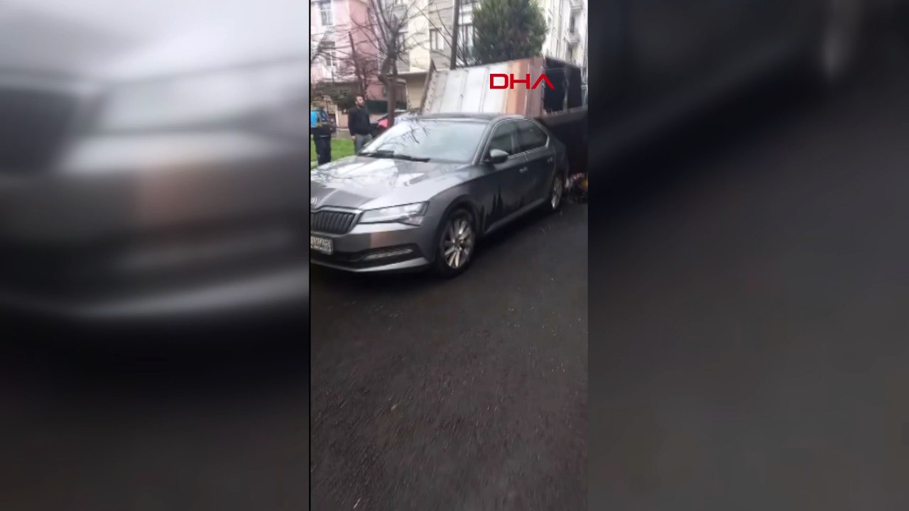 Sancaktepe’de çöp konteyneri otomobilin üzerine düştü