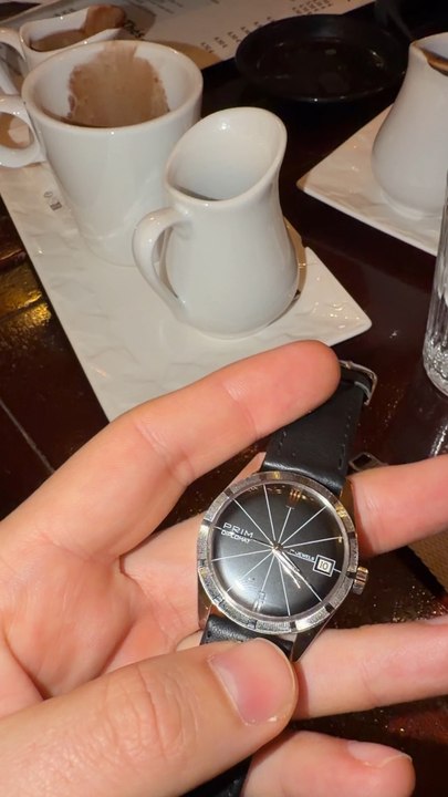 Que penses-tu de cette petite Prim Diplomat ? Une montre tchèque vintage #primwatches #primdiplomat #watches #horlogerie