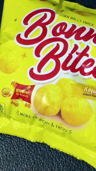 Snack rasa keju " berhadiah uang di dalam bungkusnya"