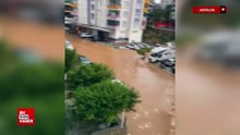 Antalya'da sağanak ve dolu hayatı olumsuz etkiledi