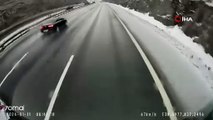 Hız, buzlanma ve tam gaz bir facia... Savrulan araç önce duvara çarptı ardından alev aldı