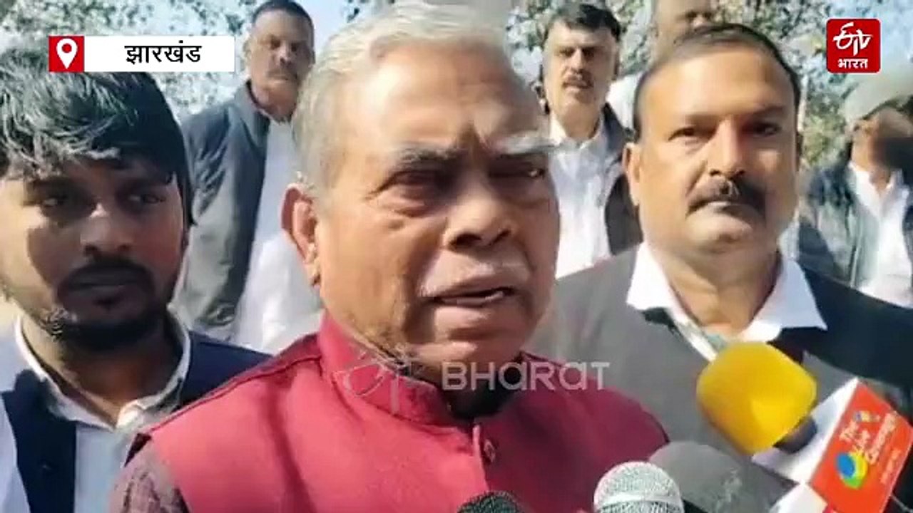 मनरेगा को बचाने के लिए कांग्रेस का राज्यव्यापी उपवास, रांची में बापू की प्रतिमा के समक्ष उपवास पर बैठे नेता